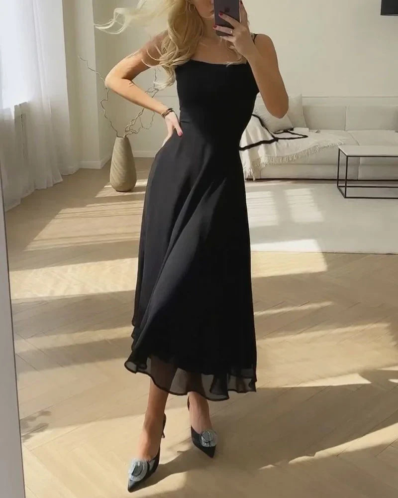 Daniela - Elegant dress with square neckline and solid color design