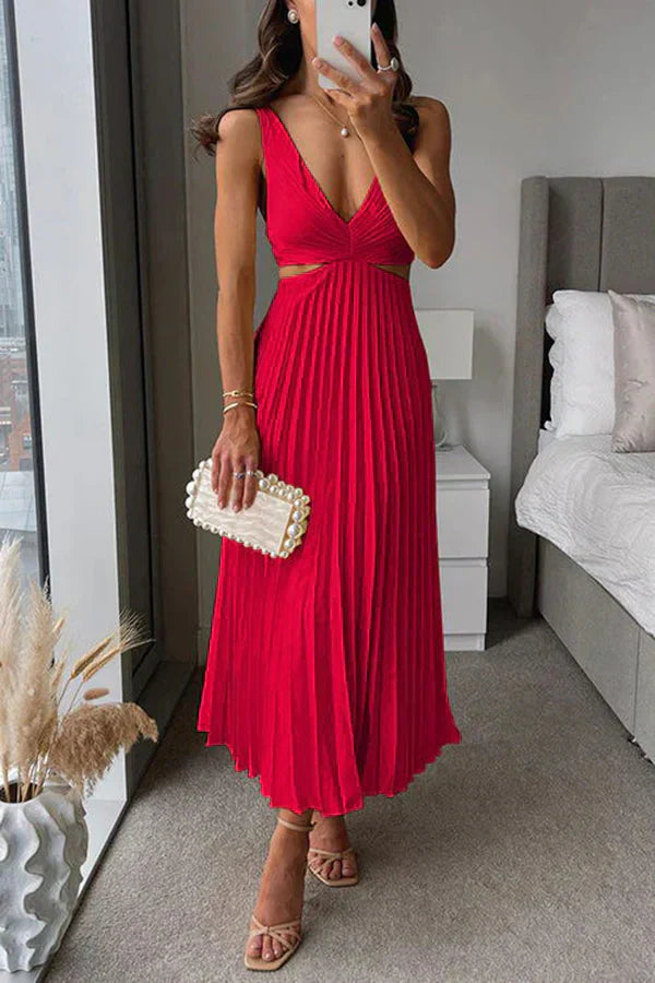 Xenia - Midsummer dress with pleats and tailored cut