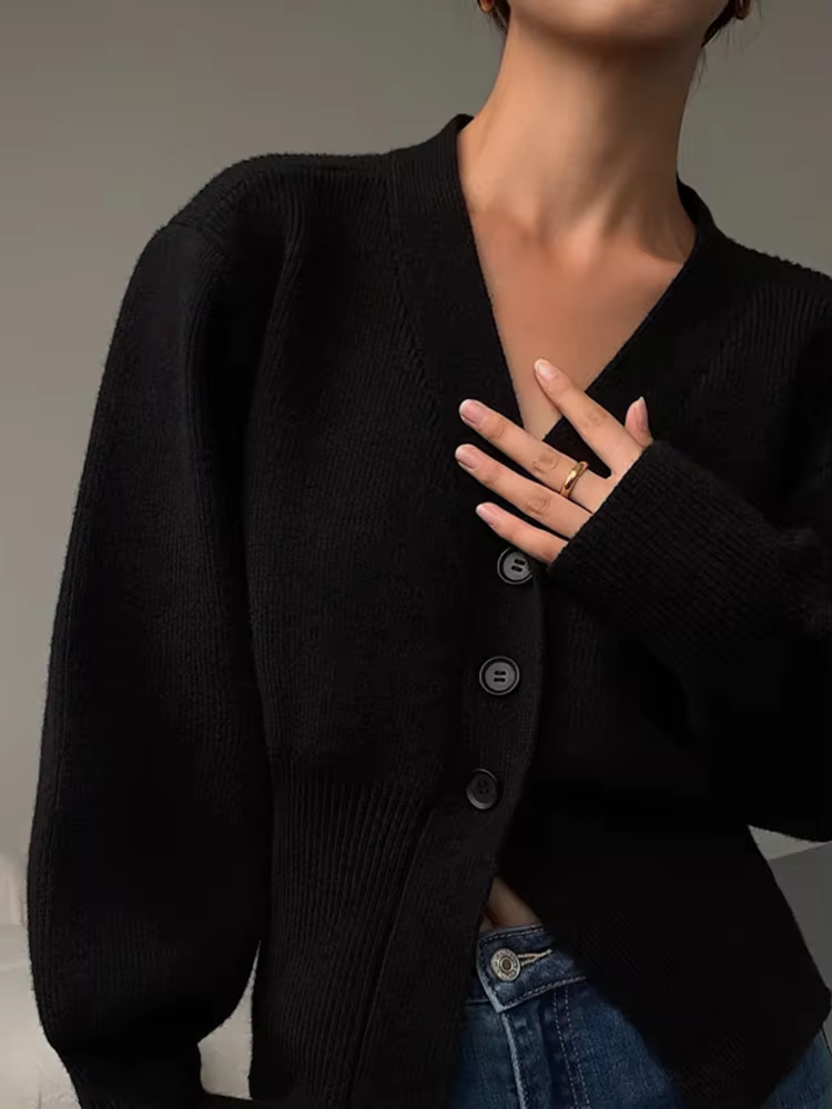 WW | Cozy knitted cardigan with V-neck and button placket