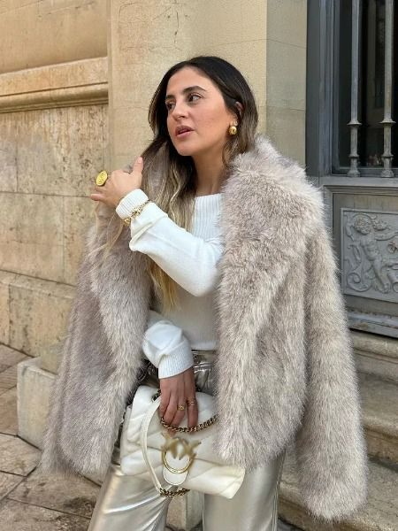 WW | Trendy Faux Fur Coat