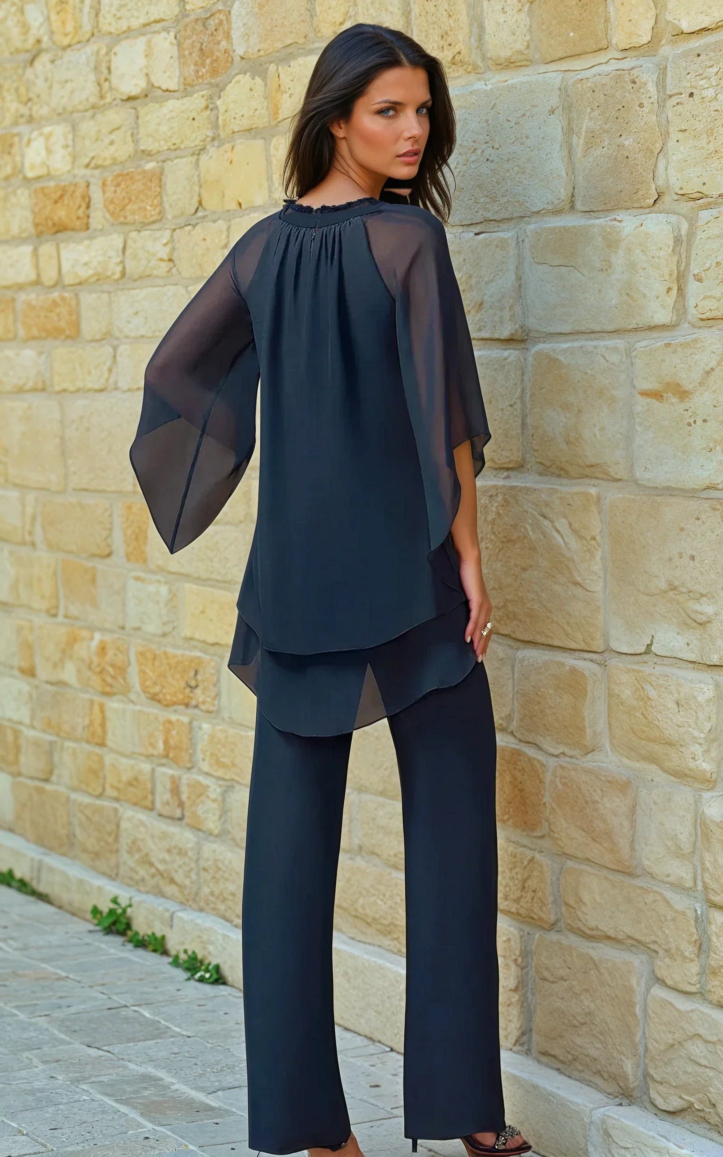 Karla | Two-piece urban set with elegant round neck made of plain chiffon