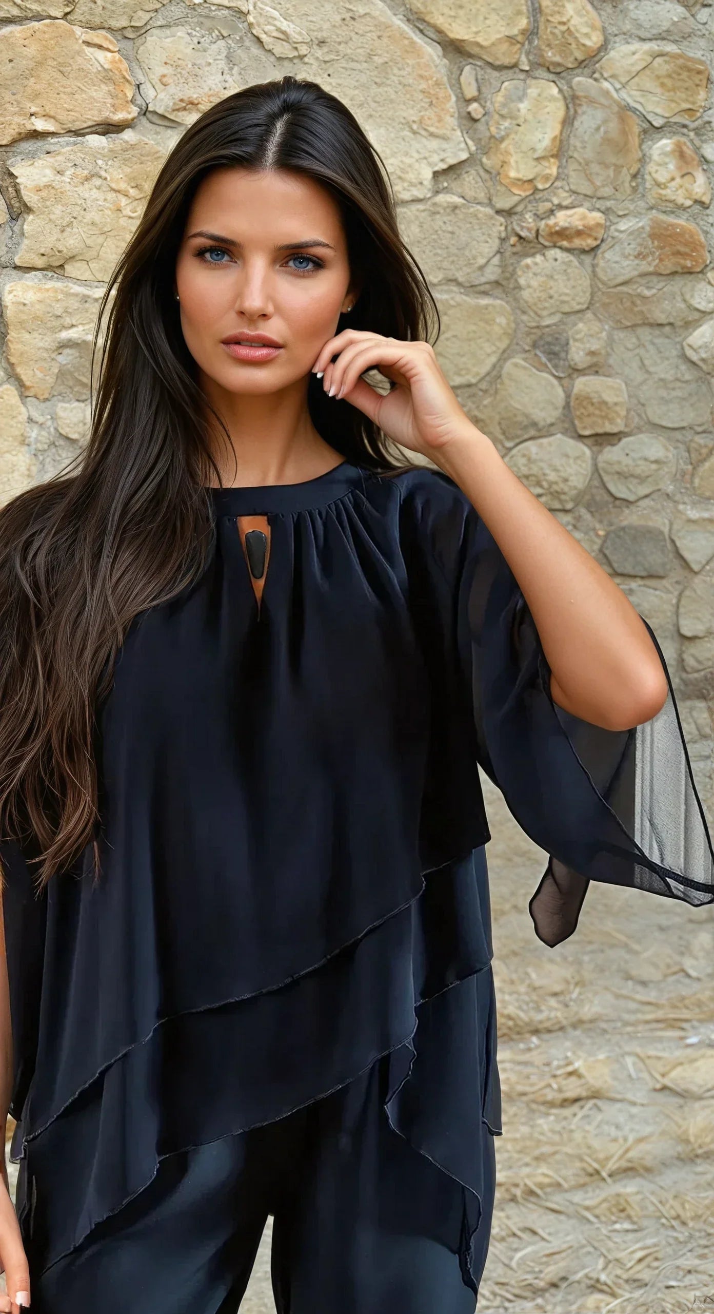 Karla | Two-piece urban set with elegant round neck made of plain chiffon
