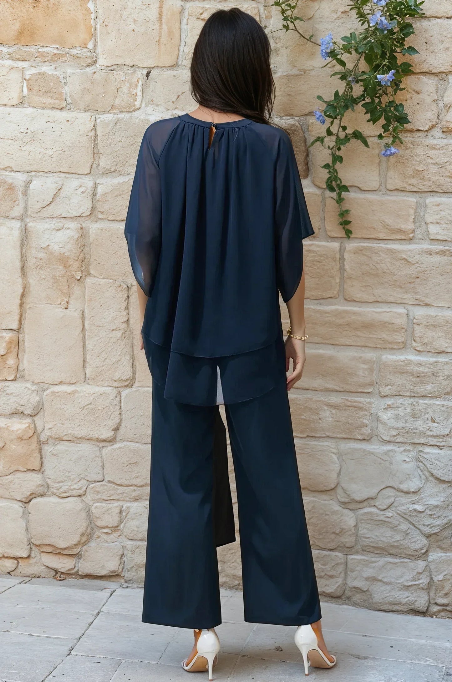Karla | Two-piece urban set with elegant round neck made of plain chiffon
