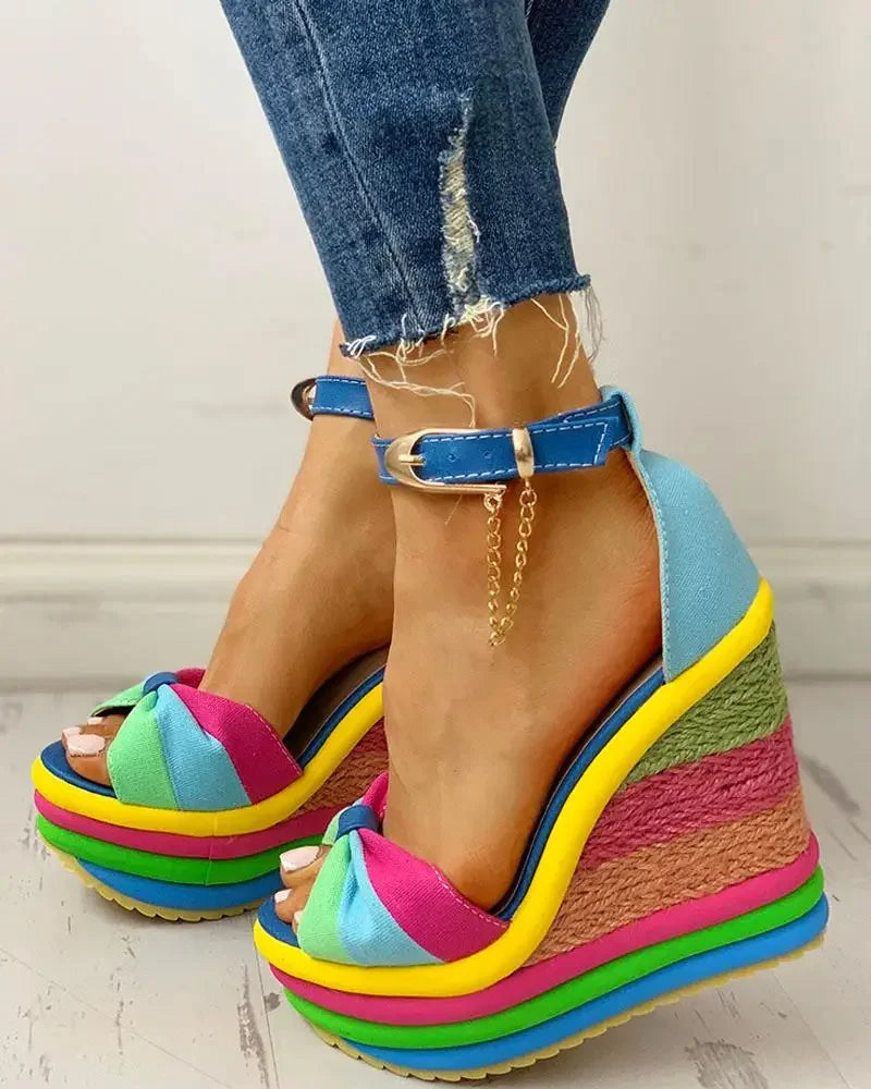 Zenais™ | Lebendige Keilsandalen