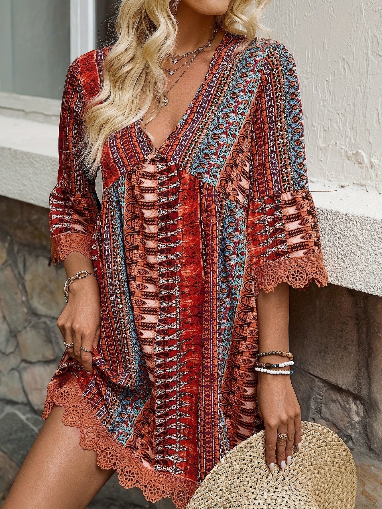 WW | Elegantes Kleid mit V-Ausschnitt und Spitzenabschluss