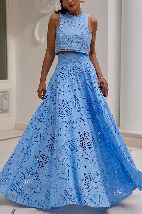 Two-piece embroidered set with long high-waisted skirt with pockets