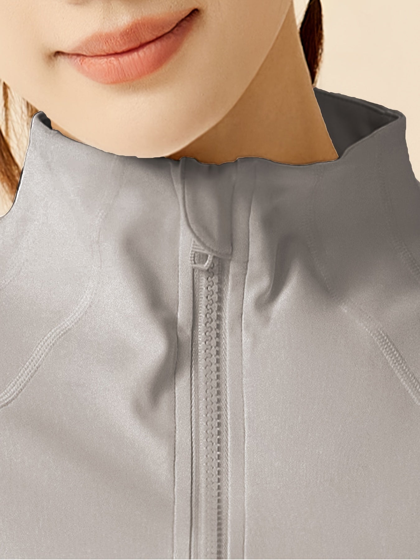 WW | Kurze Sportjacke Aus Atmungsaktivem Material mit Stehkragen