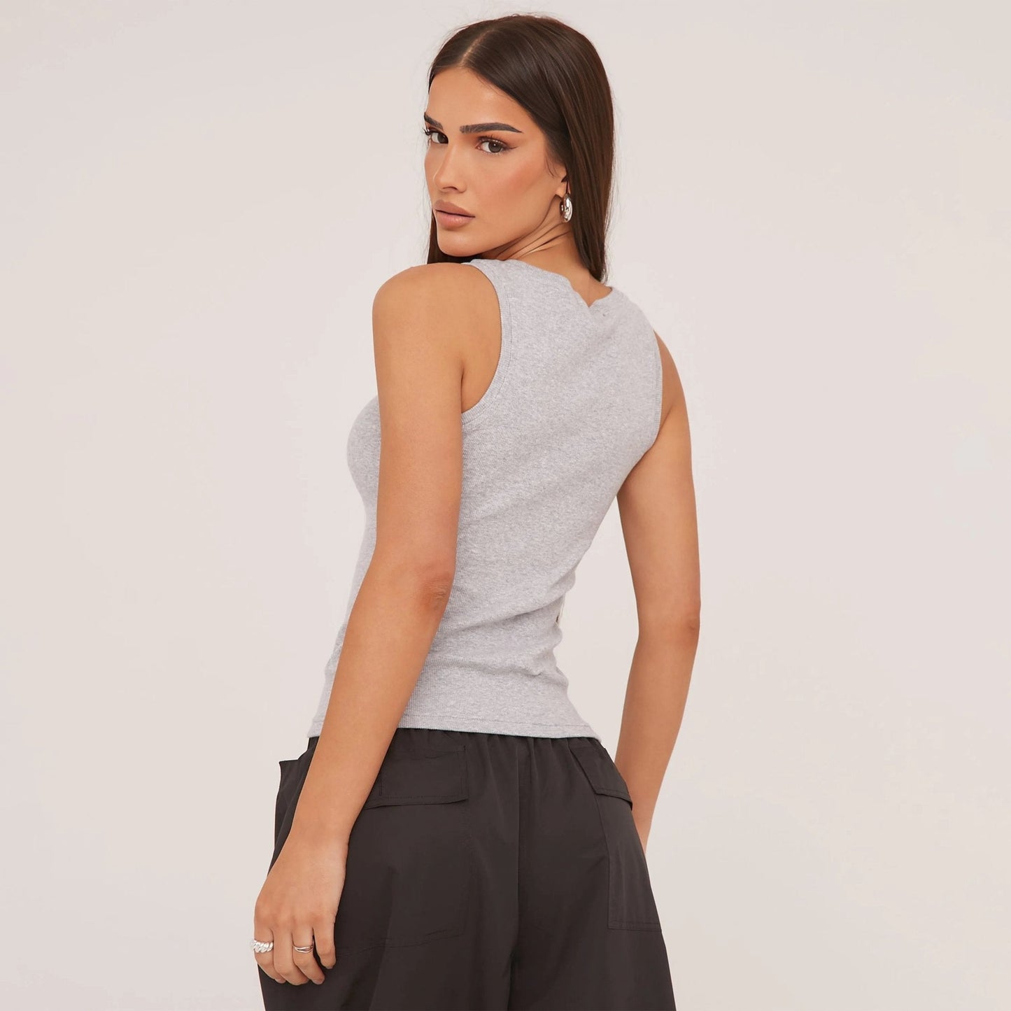 WW | Ribbed tank top with delicate embroidery