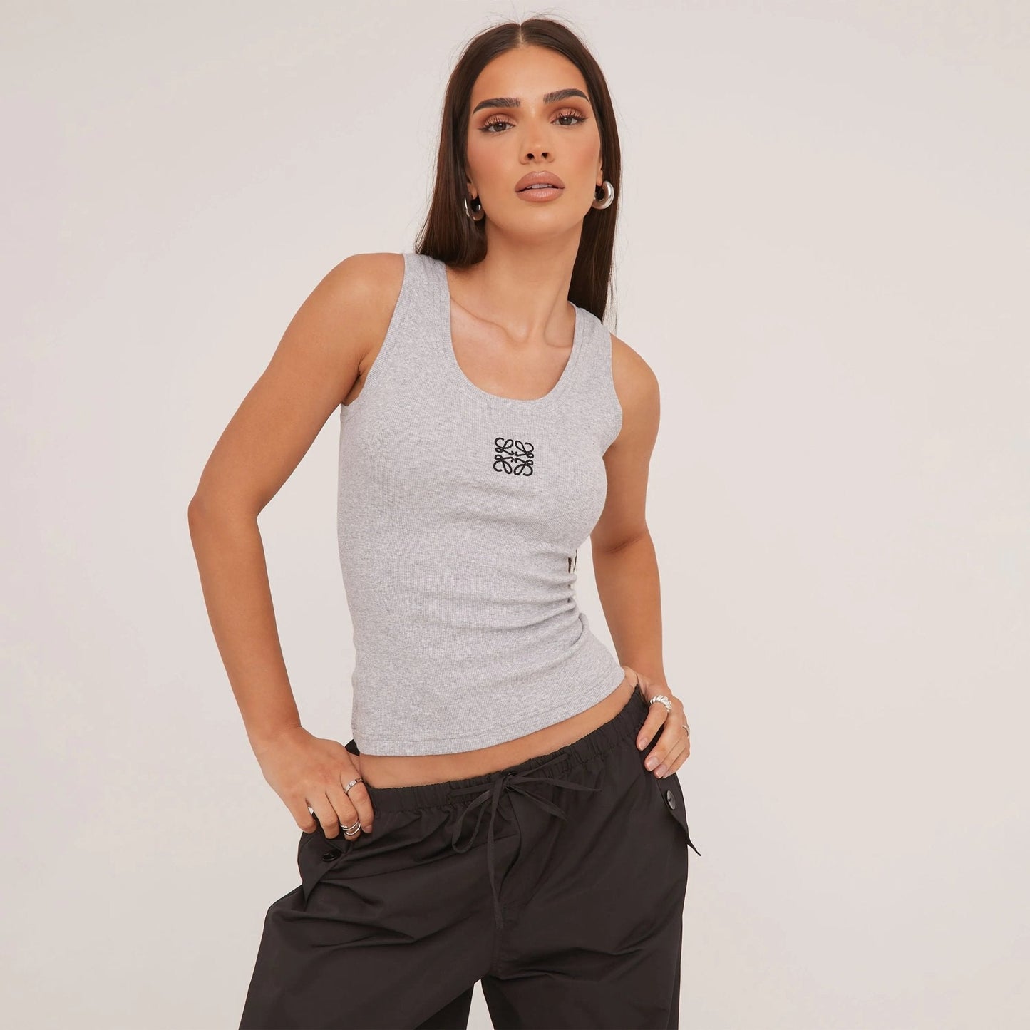 WW | Ribbed tank top with delicate embroidery