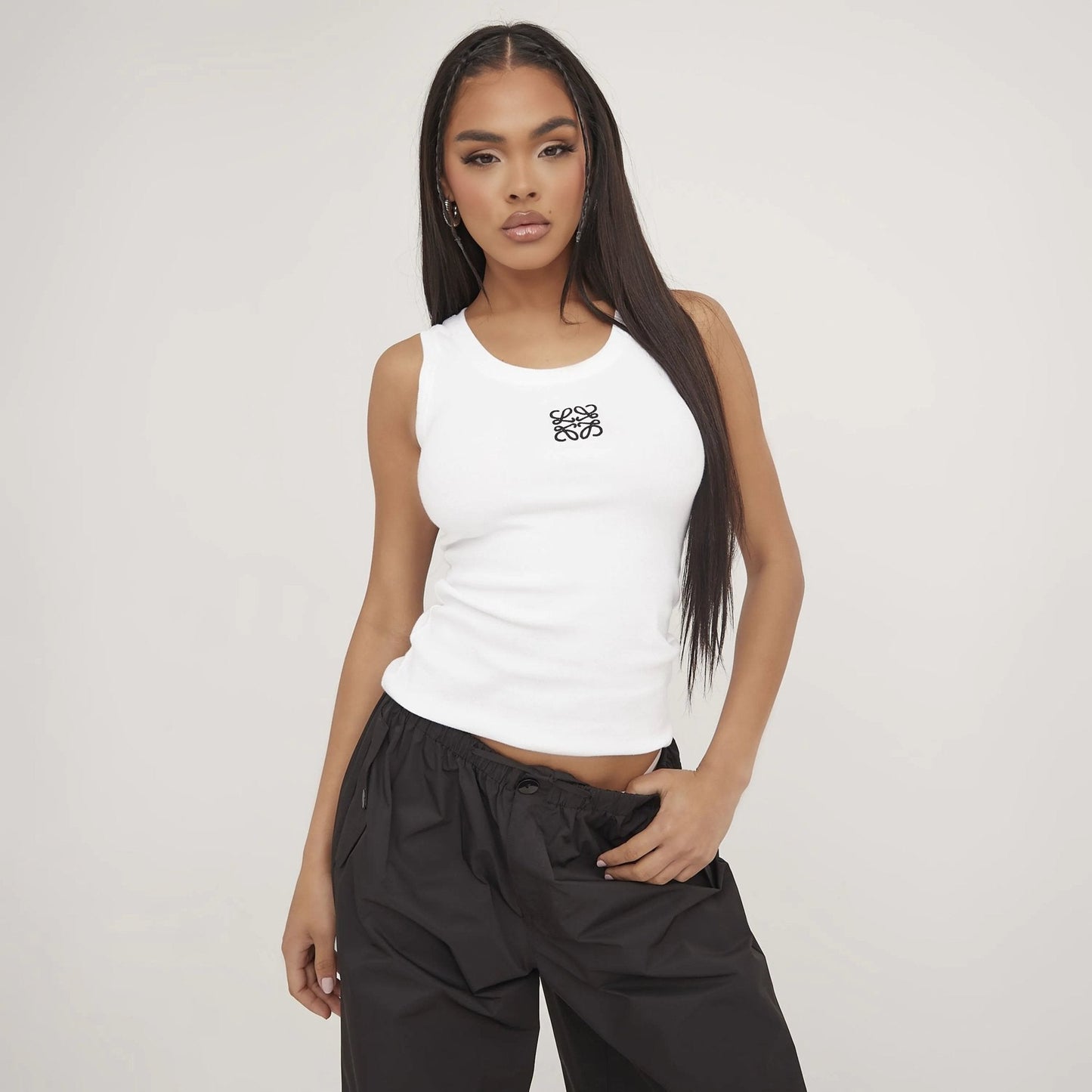WW | Ribbed tank top with delicate embroidery