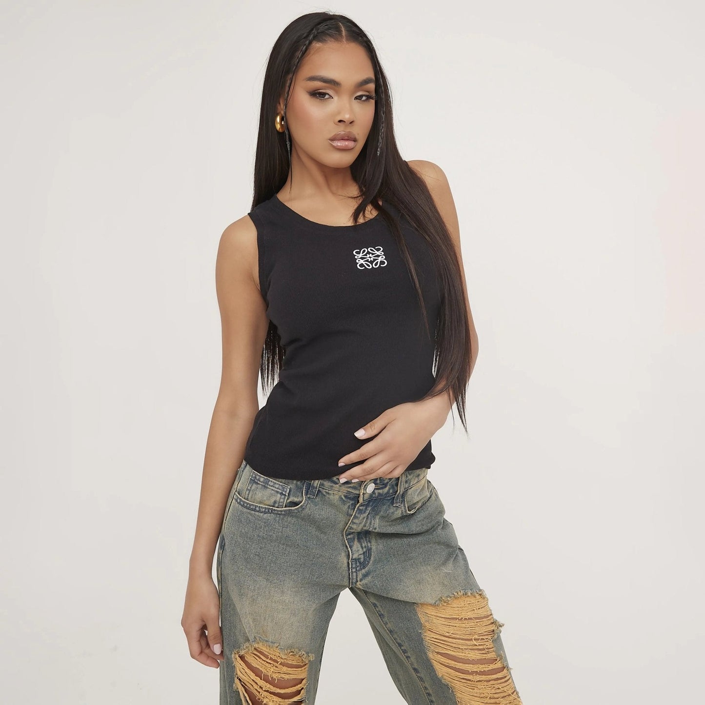 WW | Ribbed tank top with delicate embroidery