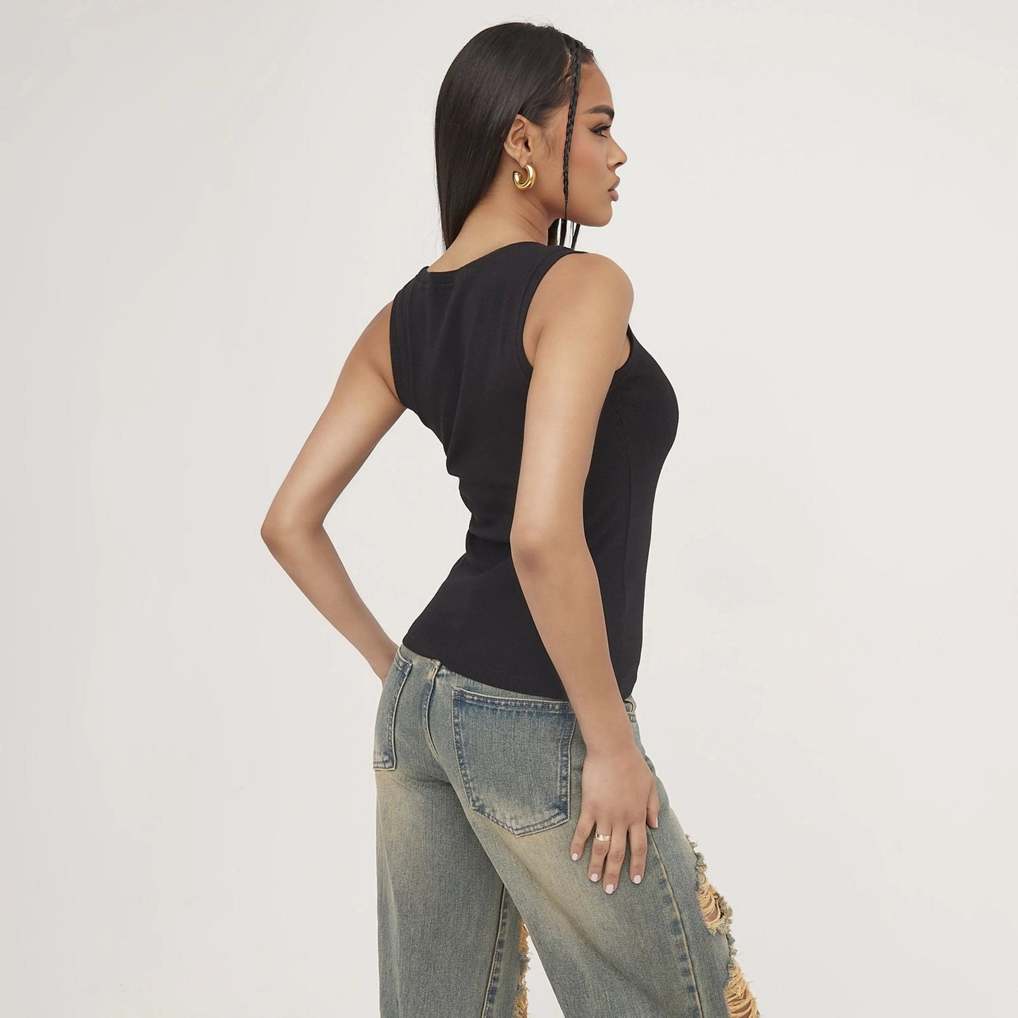 WW | Ribbed tank top with delicate embroidery