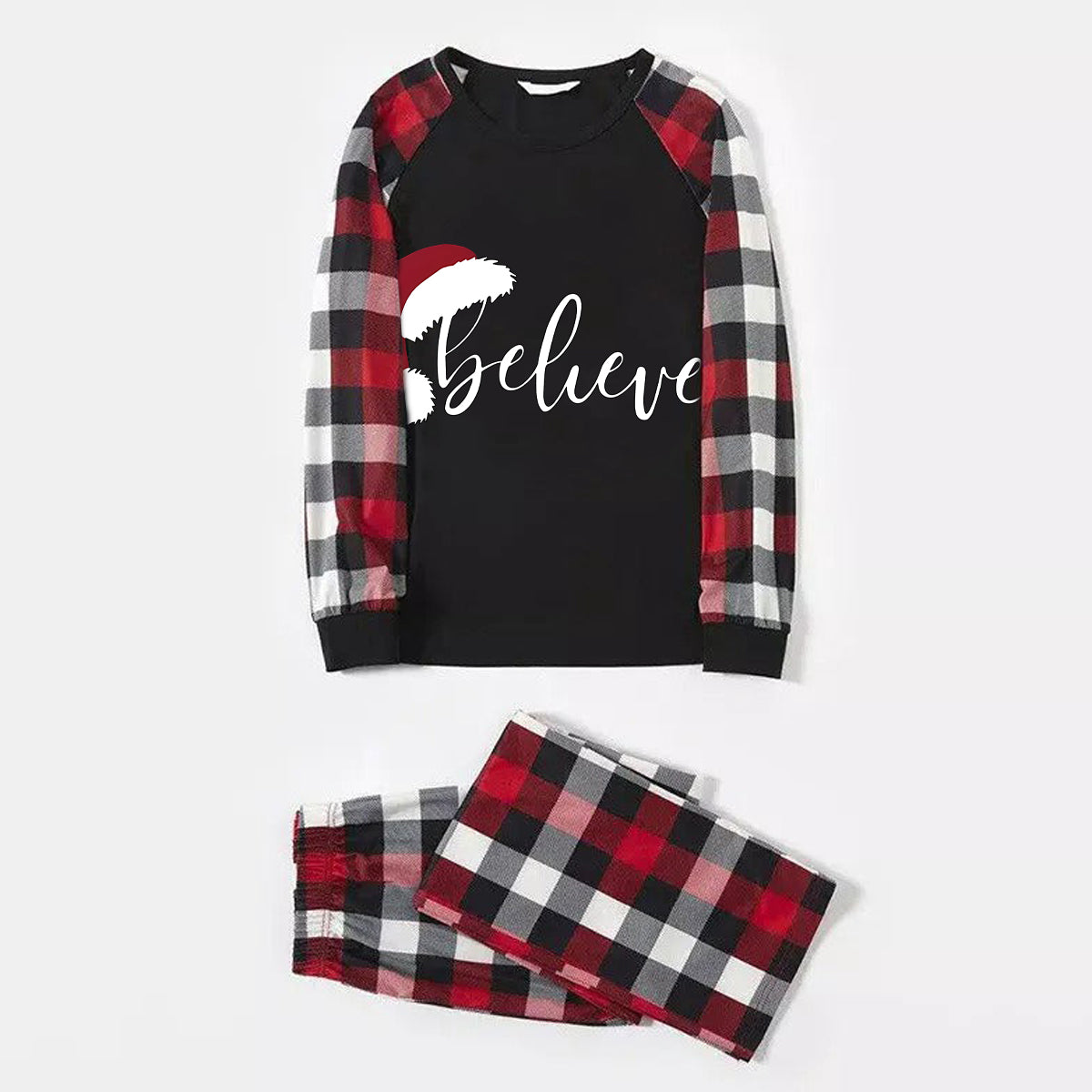 WW | Weihnachtsmütze und 'Believe' Buchstabenprint gemusterte Karo-Ärmel Kontrastoberteile und rote & schwarze & weiße Karohosen Familien-Pyjama-Set mit Hundebandana