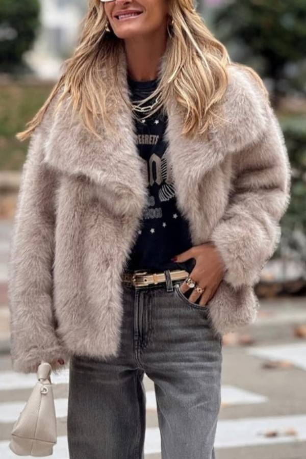 WW | short fashionable fox fur coat