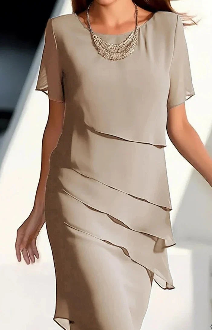 Karen - Elegant, soft short-sleeved dress with a round neckline and simple patch