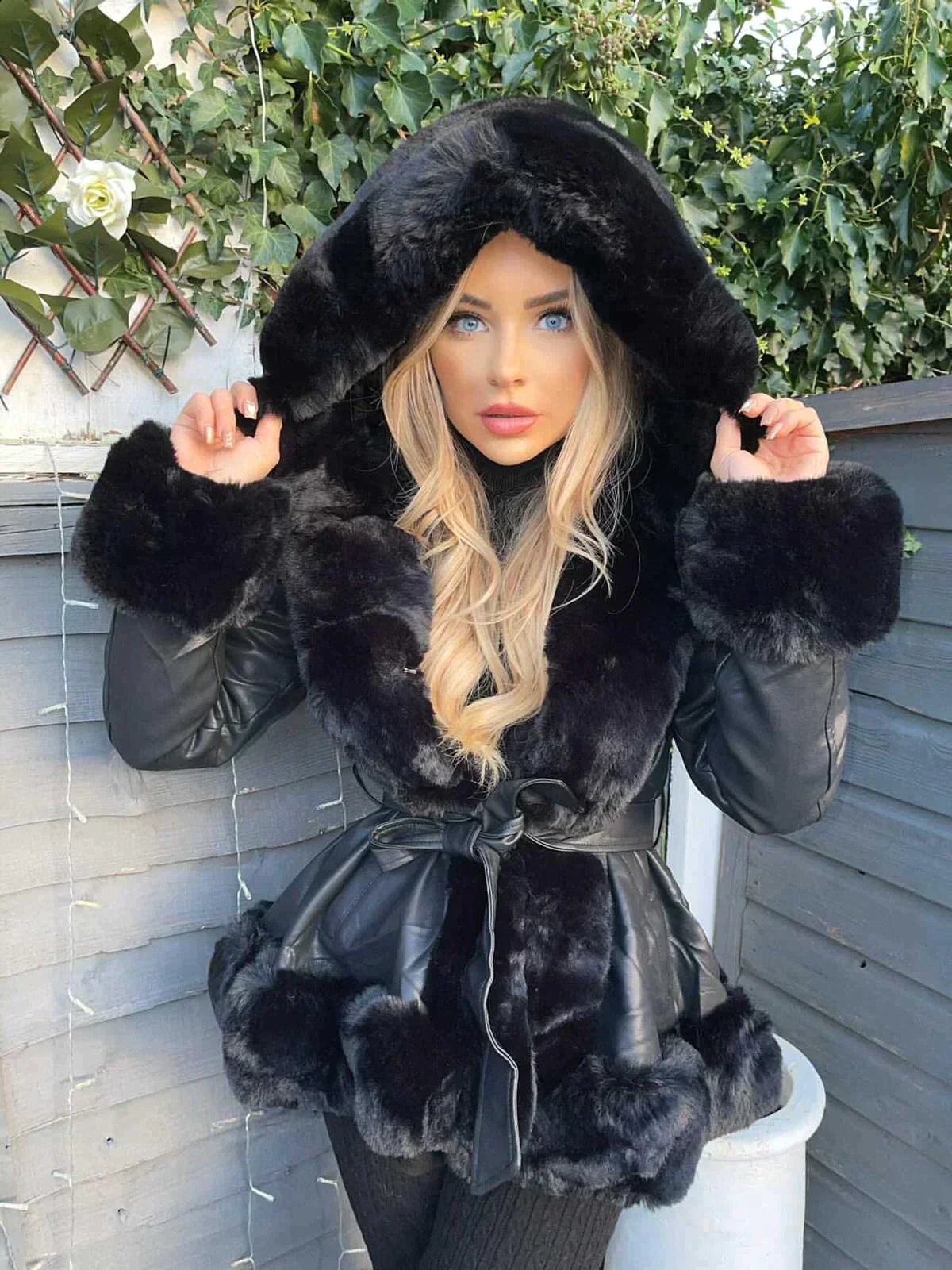 WW | Wintermantel für Frauen mit Kapuze, elegant und bequem
