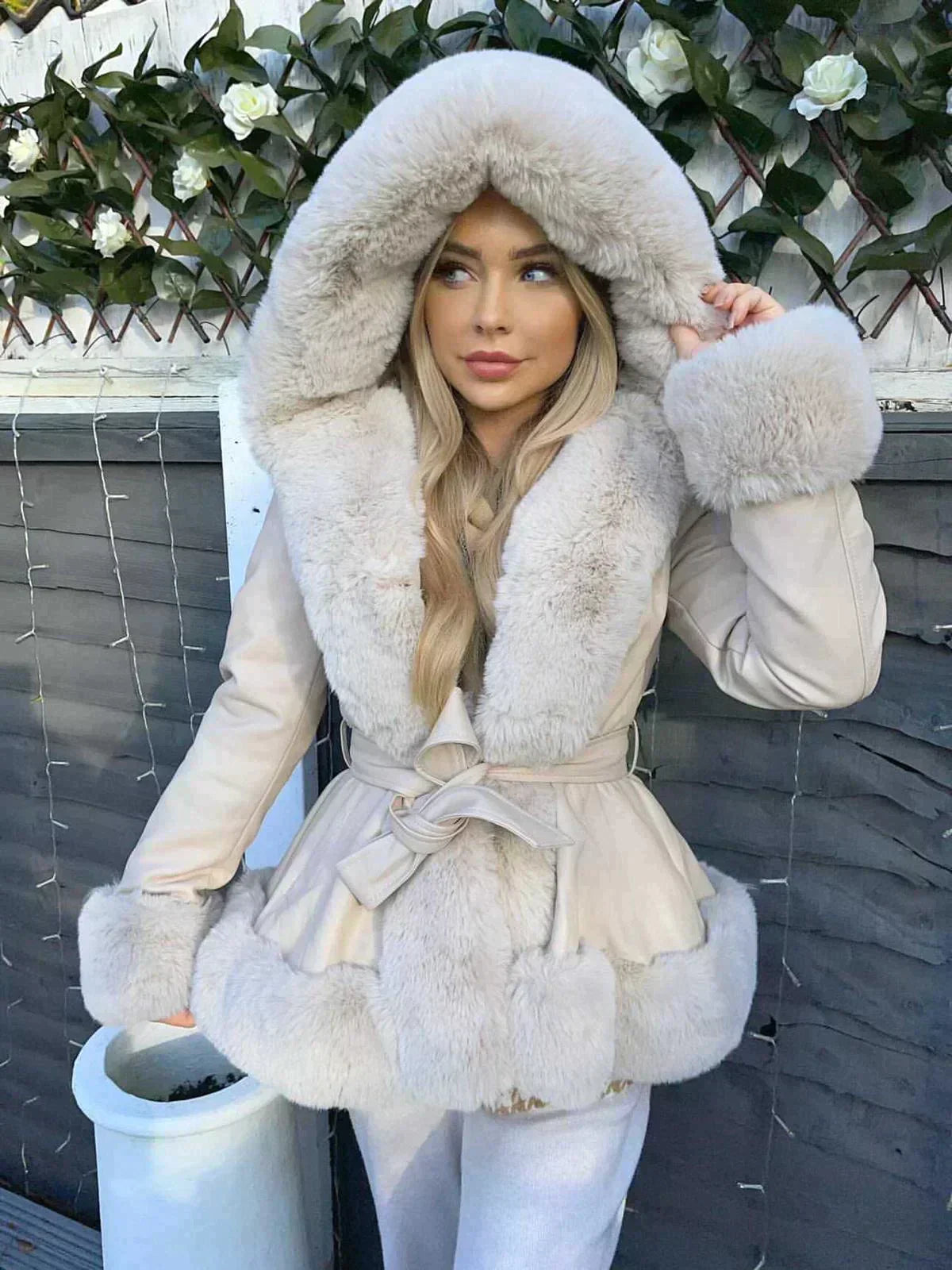 WW | Wintermantel für Frauen mit Kapuze, elegant und bequem