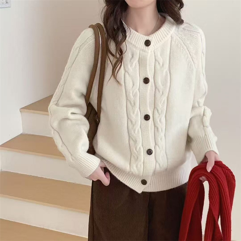 WW | Button-Up Cable Knit Cardigan