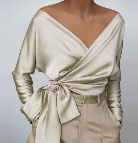 WW | An Elegant Pure Silk Blouse