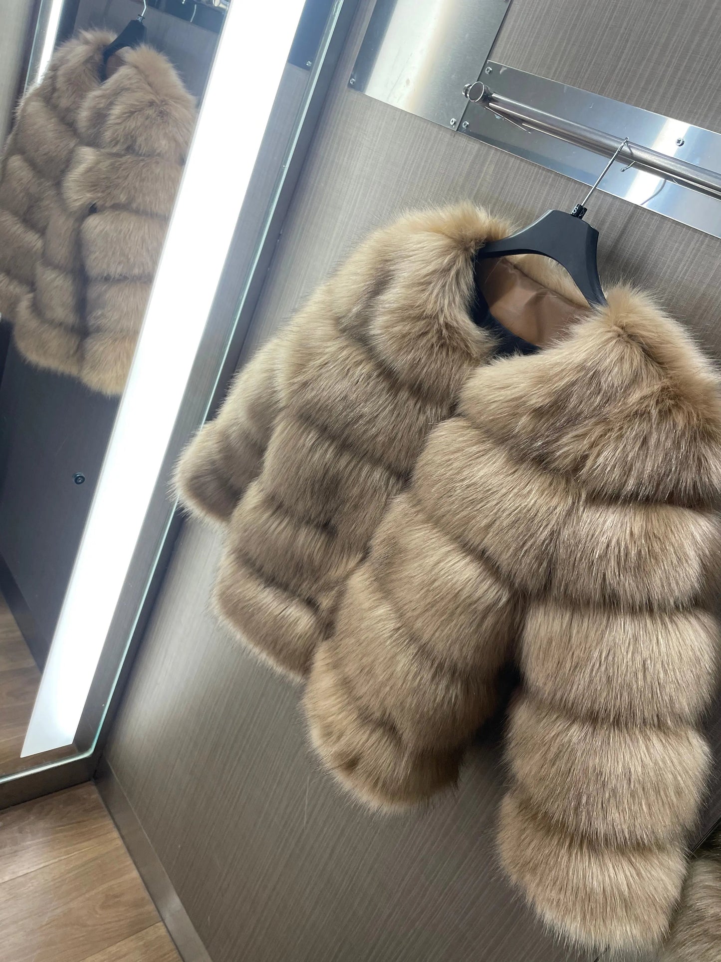 WW | Hochwertige Kunstfell Jacke Edles Design für Eleganz und Komfort