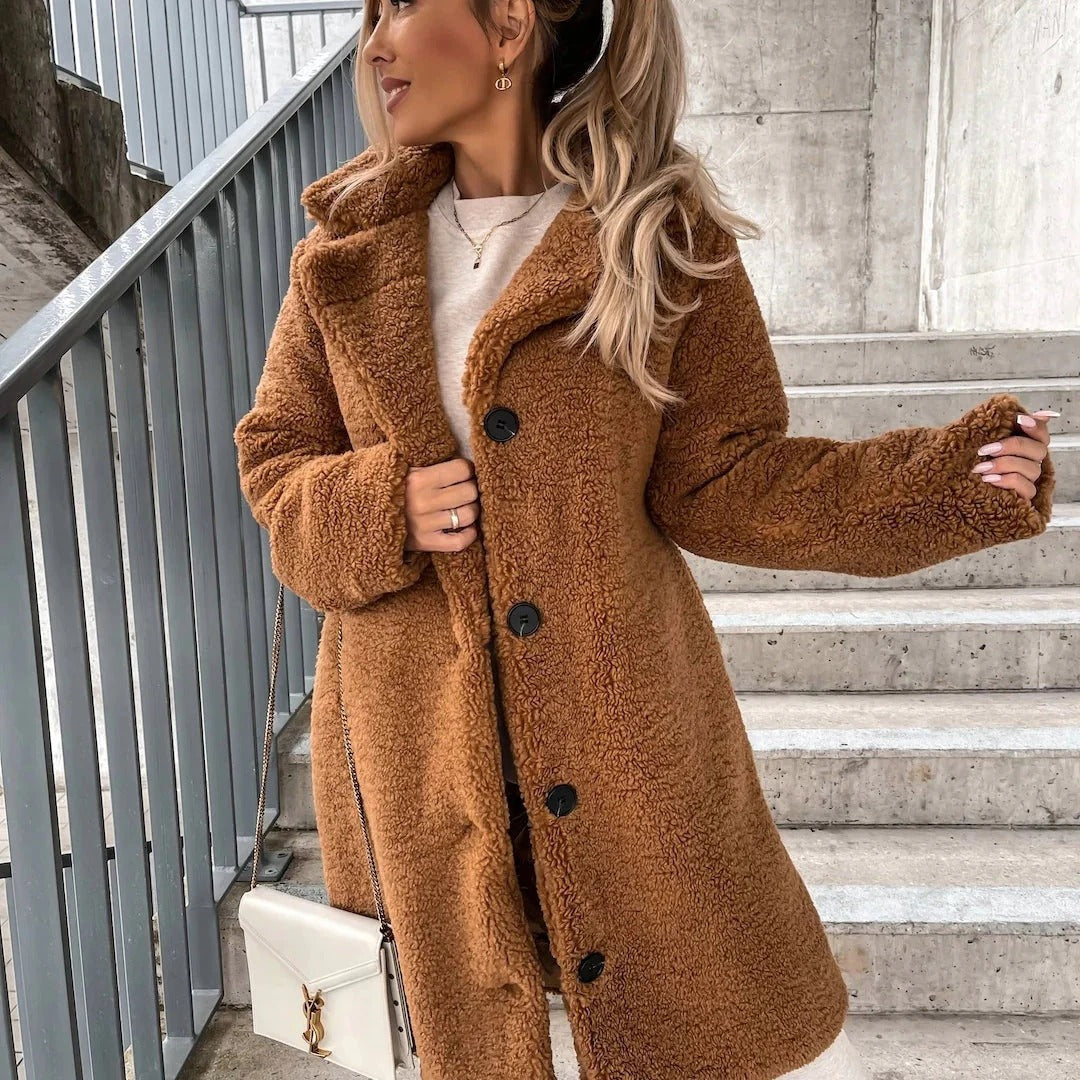 WW | Langer Mantel Übergröße Passform Weiches Faux-Fell Strukturierter Kragen Große Knöpfe