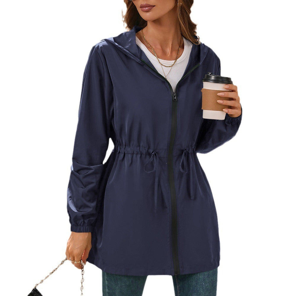 WW | Rain jacket Water-repellent Lightweight fabric Adjustable waist Hood Zipper