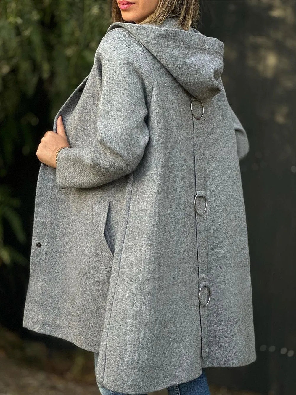 WW | Hooded jacket with V-neck and button closure