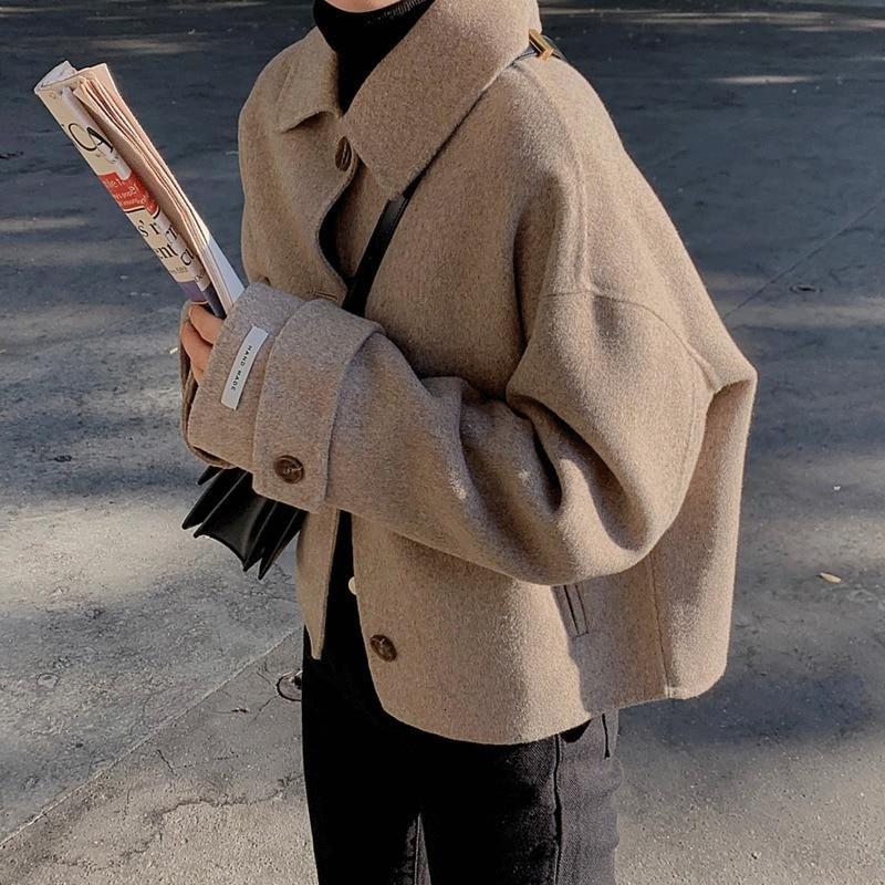 WW | Short women's coat with collar