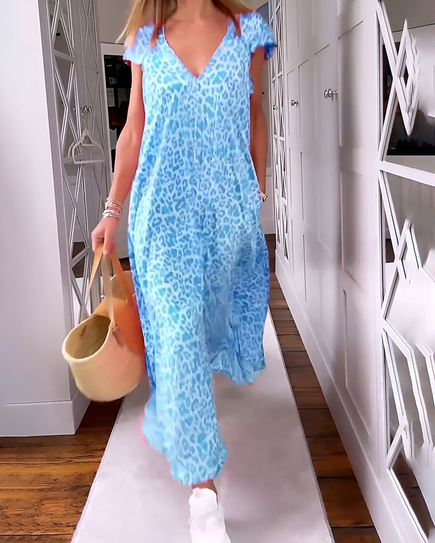 Véronique | Long dress with V-neck, short sleeves and print