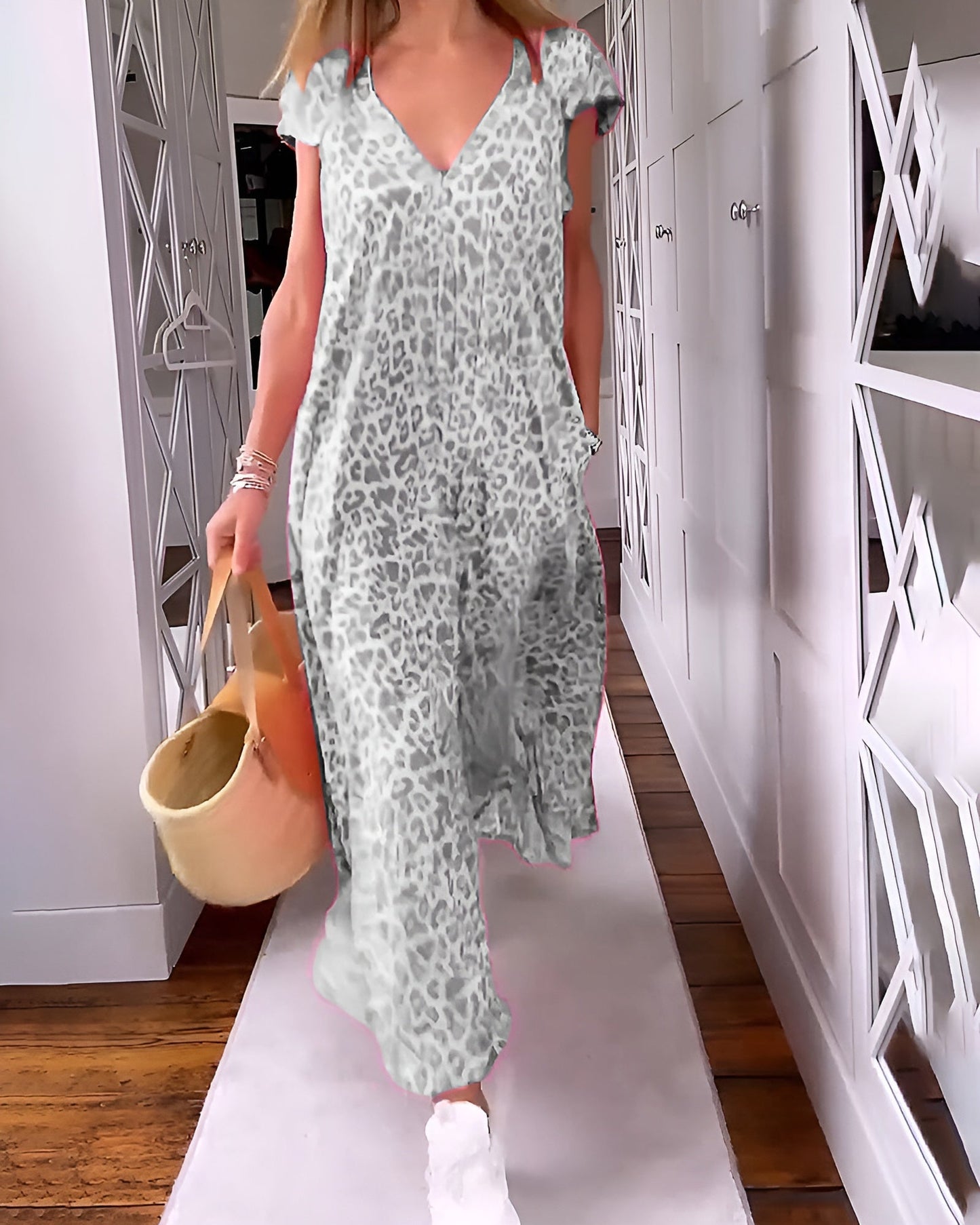 Véronique | Long dress with V-neck, short sleeves and print