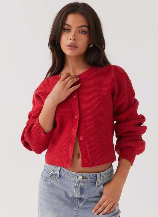 WW | Short red gilet with a round neckline, soft and trendy