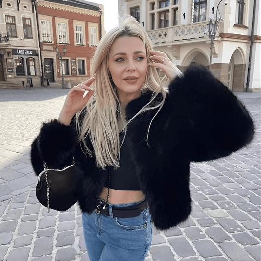 WW | Kurze Jacke aus schwarzem, glamourösem und gewagtem Kunstfell