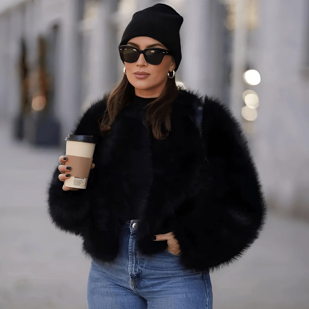 WW | Kurze Jacke aus schwarzem, glamourösem und gewagtem Kunstfell