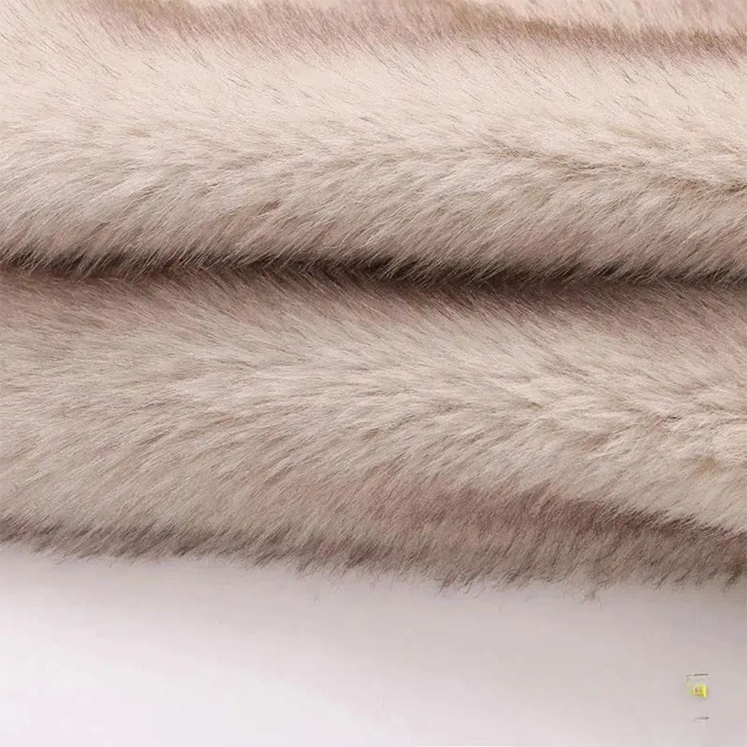 WW | Kurze Jacke aus schwarzem, glamourösem und gewagtem Kunstfell