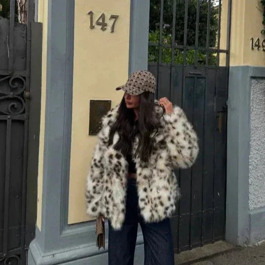 WW | Weste aus bedrucktem Kunstfell Eleganz Wärme und Stil