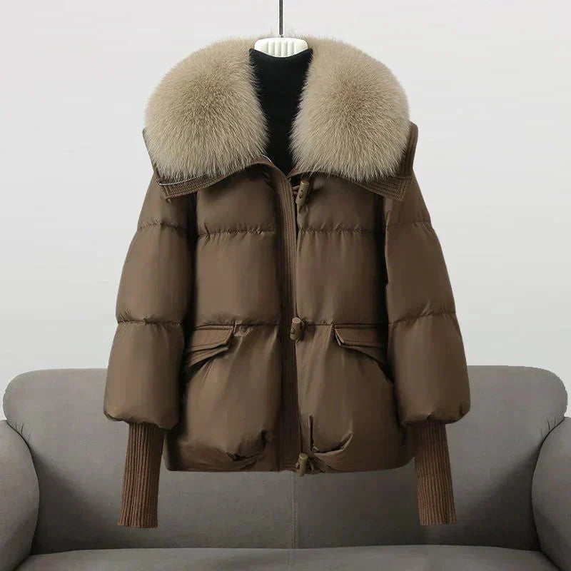 WW | Kurze schwarze Daunenjacke mit elegantem und ultra warmem Pelzkragen