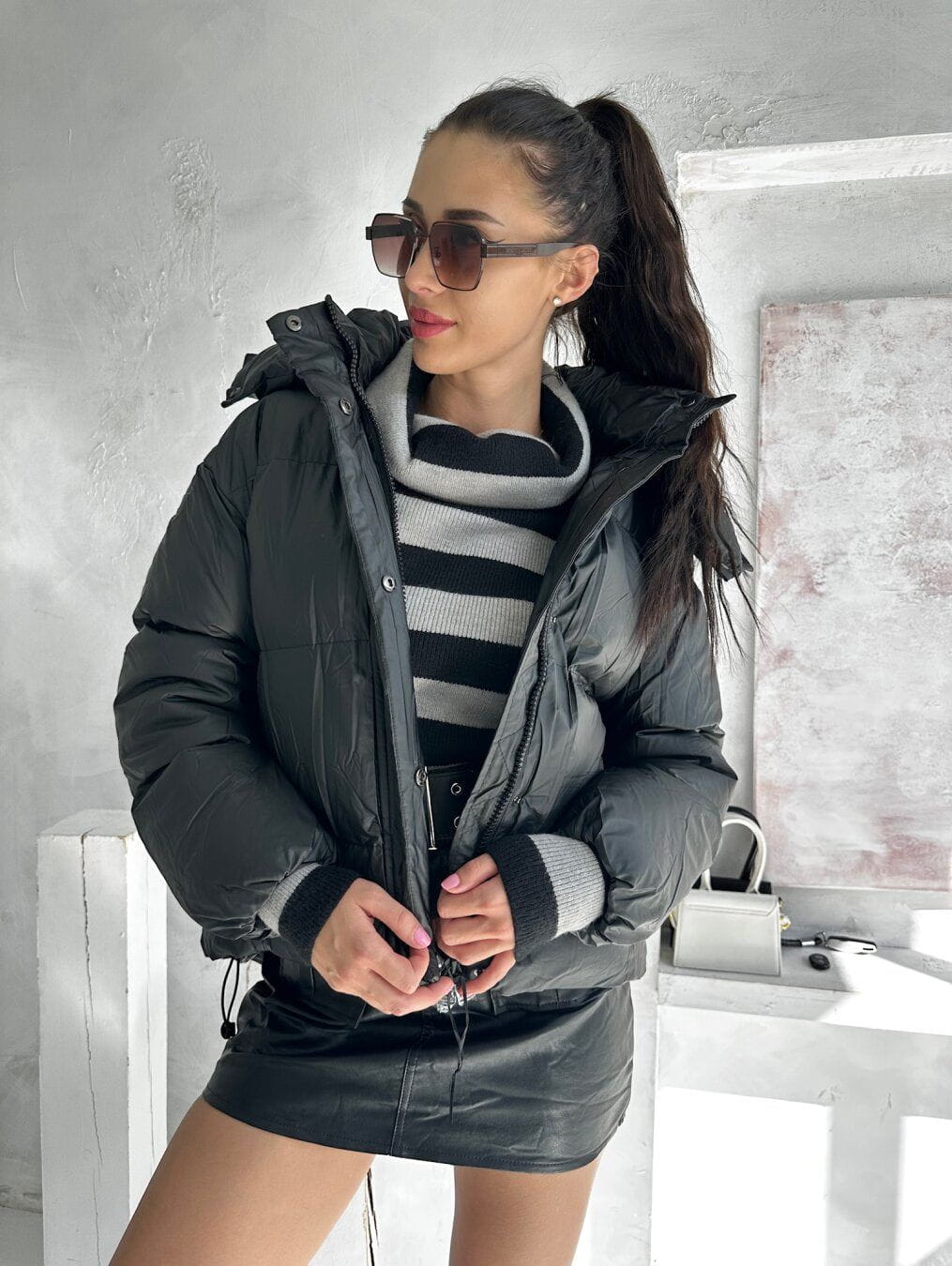 WW | Kurze Steppjacke mit Kapuze in hellem Khaki, warm und trendig