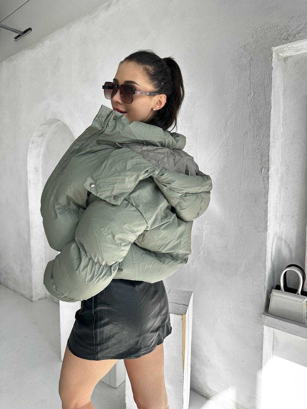 WW | Short quilted jacket with hood in light khaki, warm and trendy
