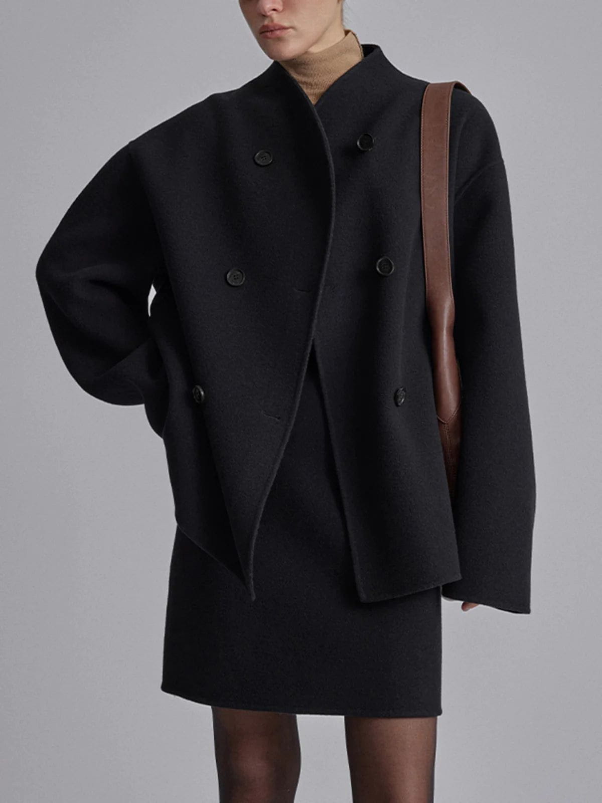 WW | Short coat in structured taupe wool, fashionable