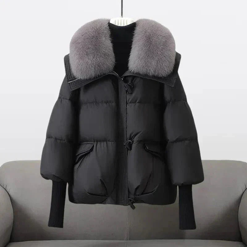 WW | Kurze schwarze Daunenjacke mit elegantem und ultra warmem Pelzkragen