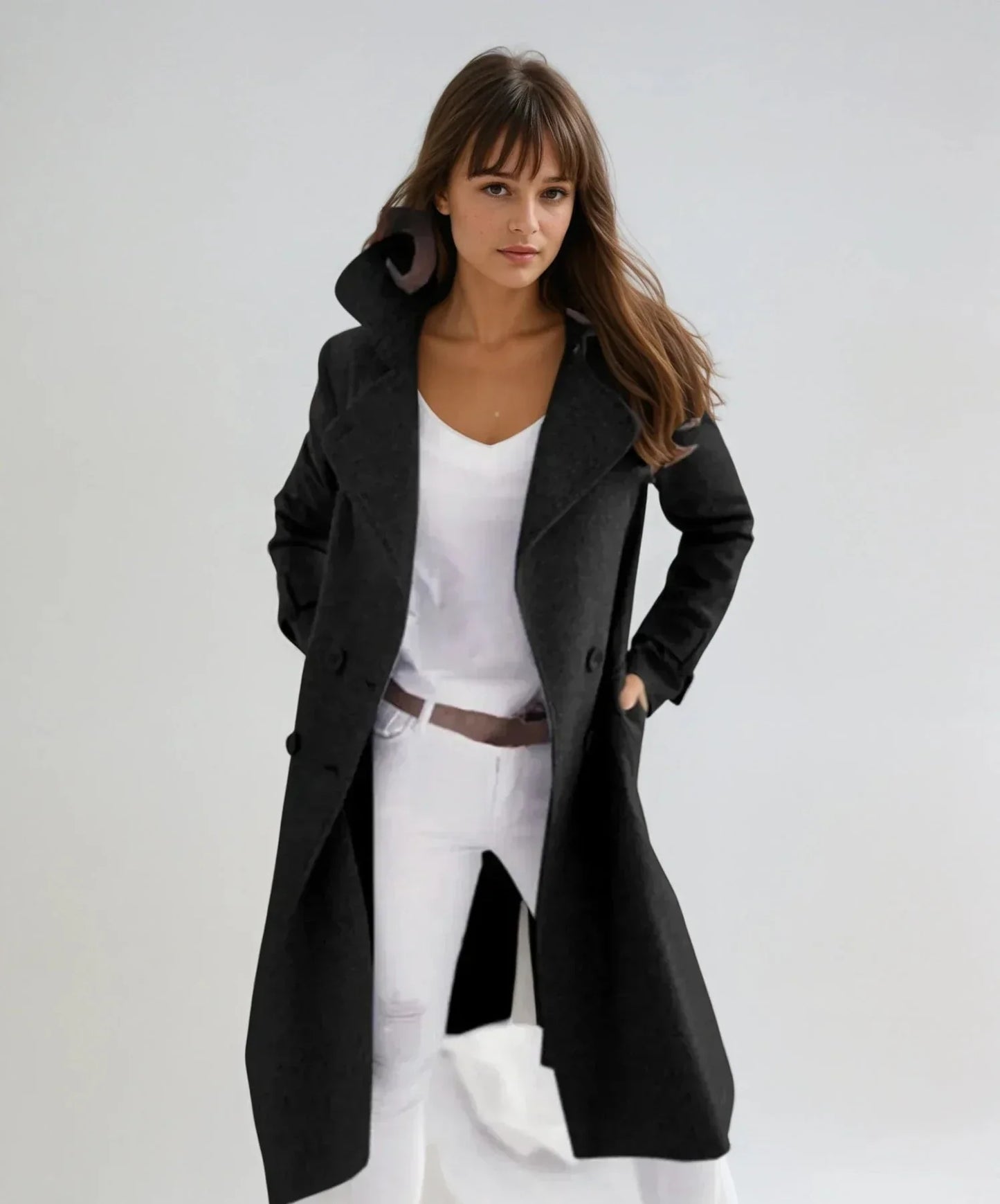 WW | Long coat with light grey lapels, sleek and timeless