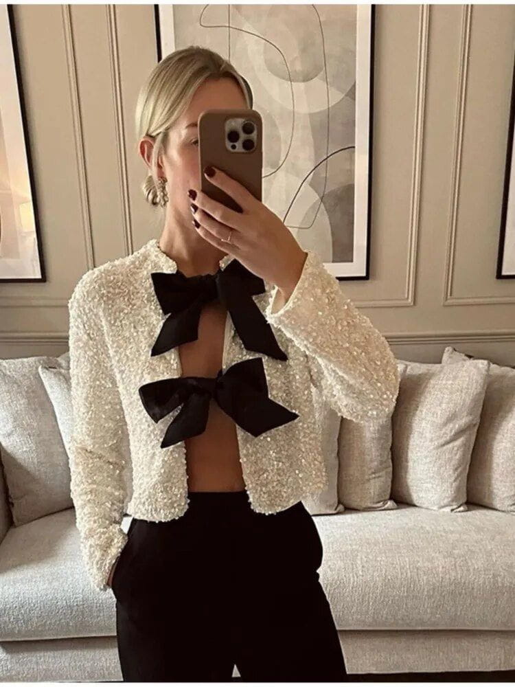 WW | Short tweed jacket with elegant and sophisticated knots