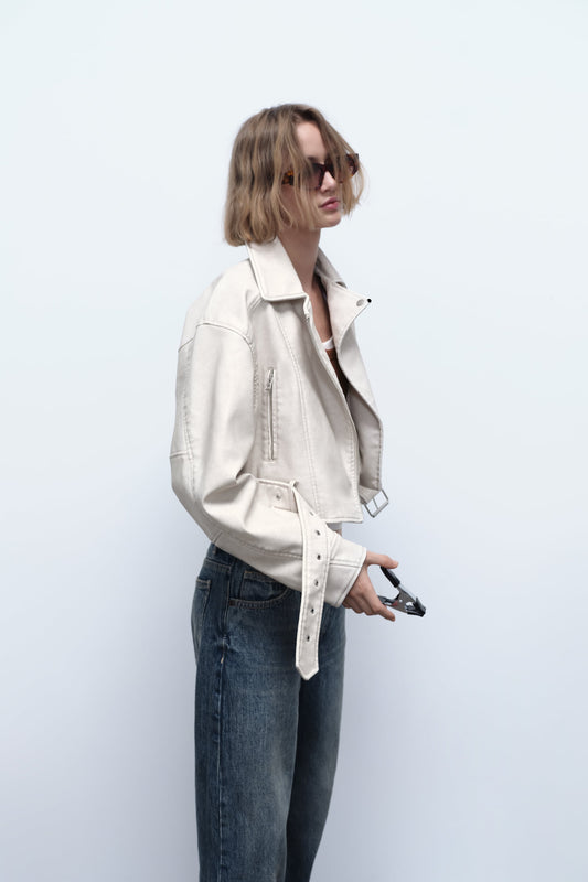 WW | Short jacket made of faux leather in a modern and trendy oversized cut