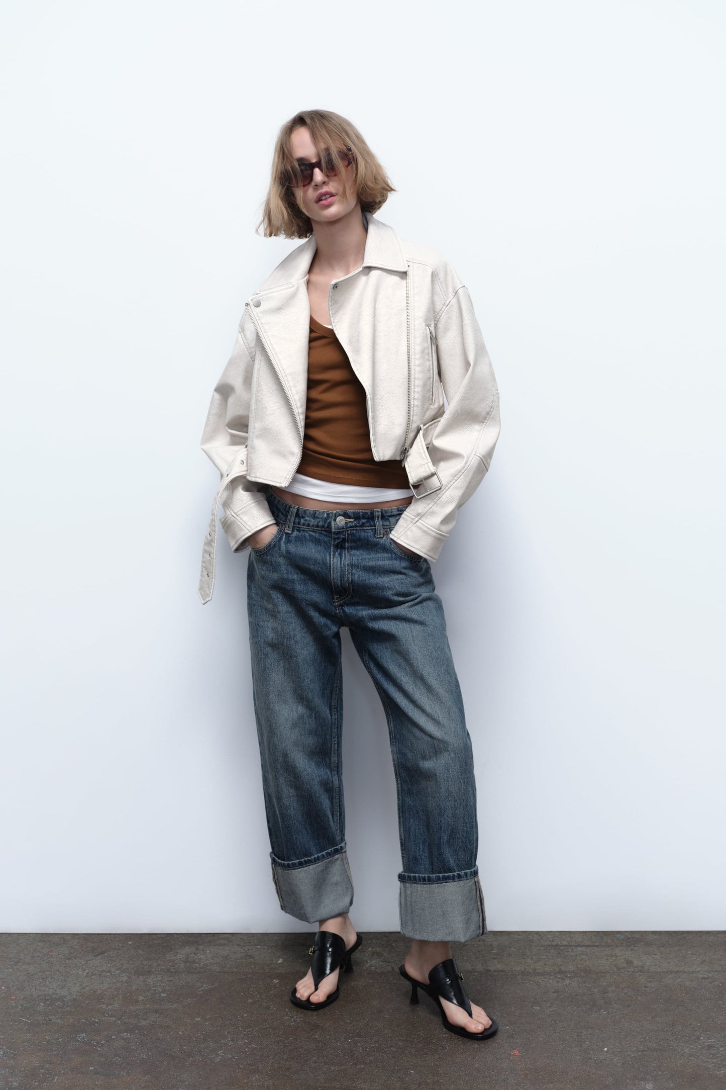 WW | Short jacket made of faux leather in a modern and trendy oversized cut