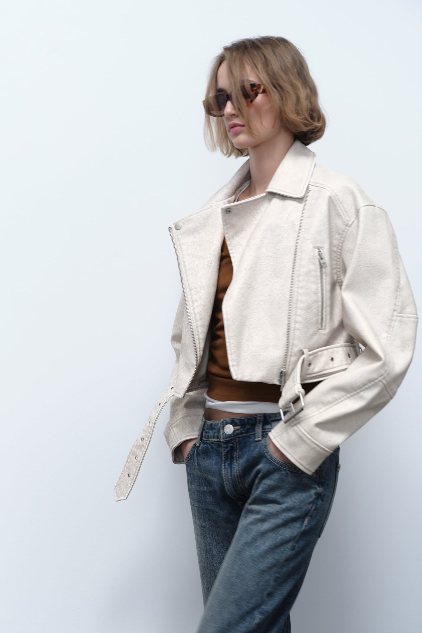 WW | Short jacket made of faux leather in a modern and trendy oversized cut