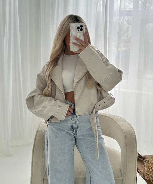 WW | Short jacket made of faux leather in a modern and trendy oversized cut