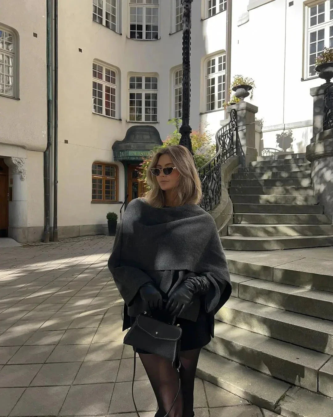 WW | Asymmetrisch Drapierter Mantel Minimalistische Eleganz Komfort und Stil