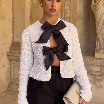 WW | Short tweed jacket with elegant and sophisticated knots