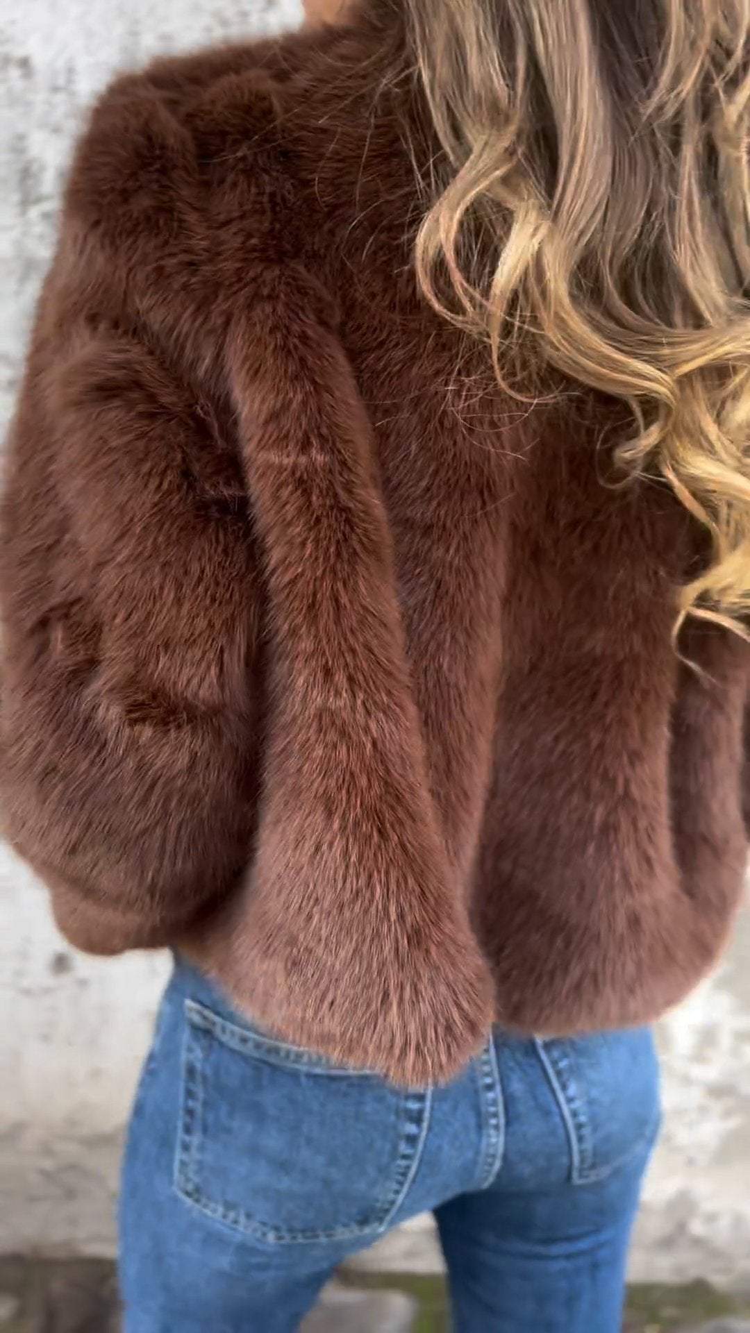 WW | Soft and elegant luxury faux fur vest