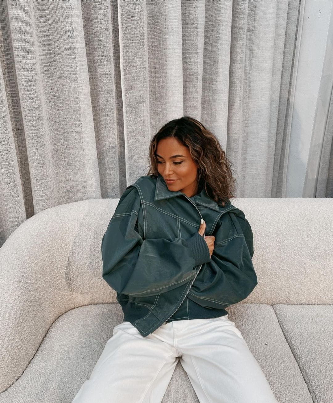 WW | Oversized Women's Faux Leather Jacket & Urban Style Trend Look
